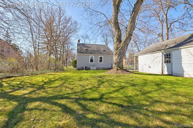 3556 BROOKDALE Lane, Waterford Charter Township, MI 48328