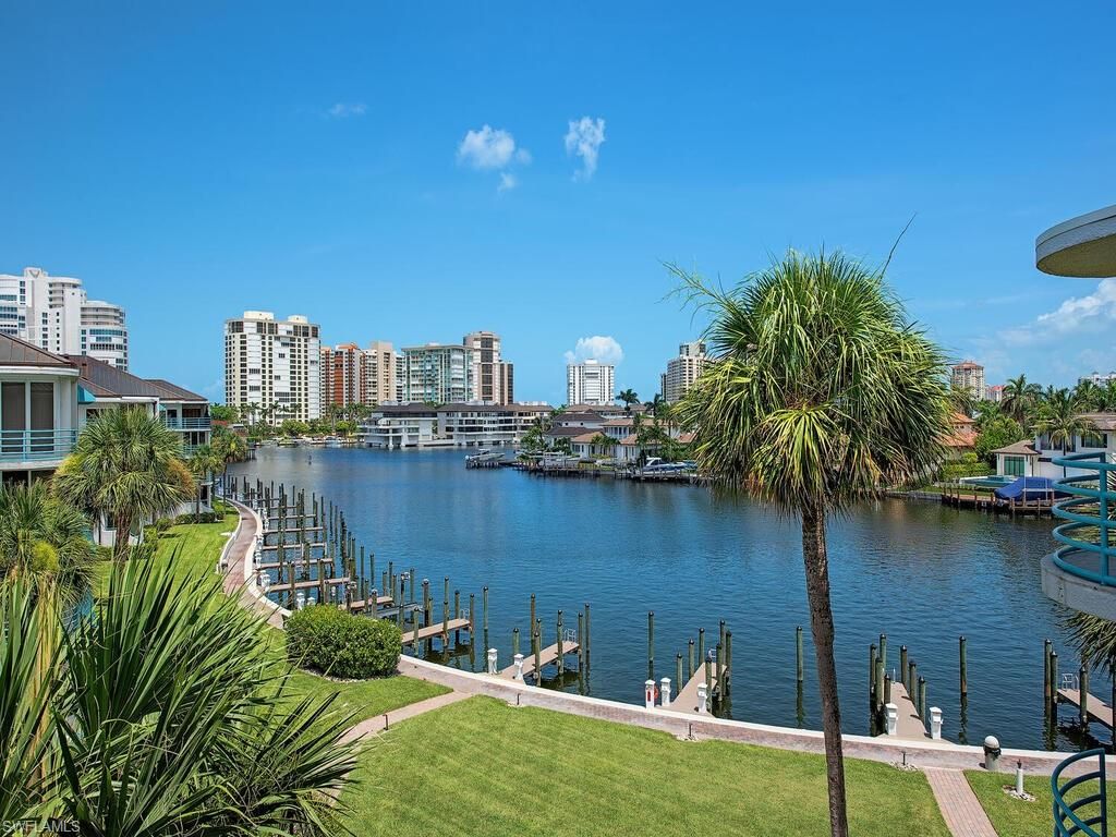 355 Park Shore Dr Apt 144, Naples, FL 34103