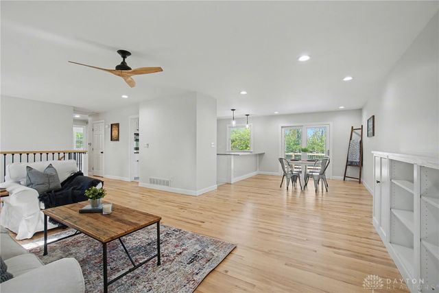 121 Woodfield Place, Centerville, OH 45459