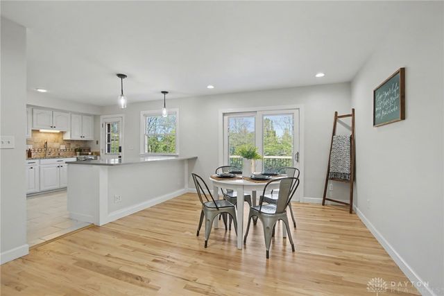 121 Woodfield Place, Centerville, OH 45459