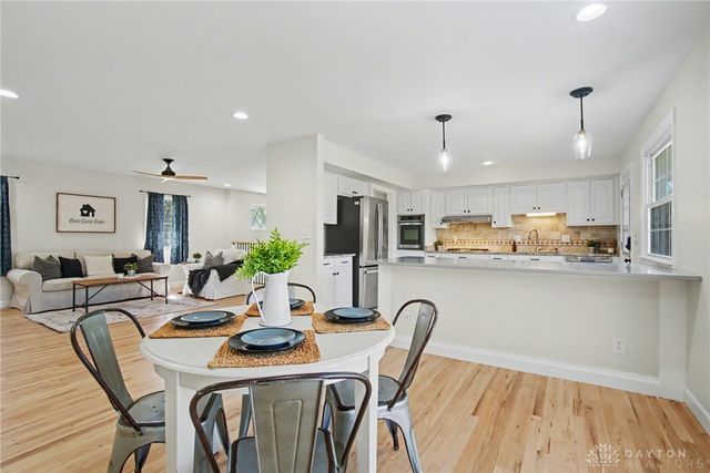 121 Woodfield Place, Centerville, OH 45459