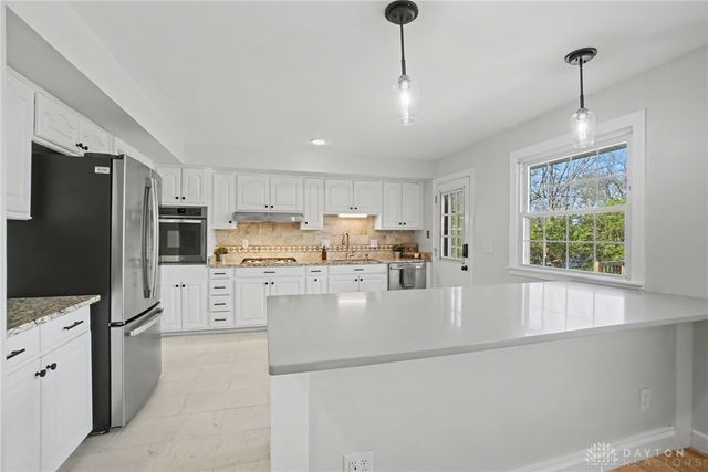 121 Woodfield Place, Centerville, OH 45459