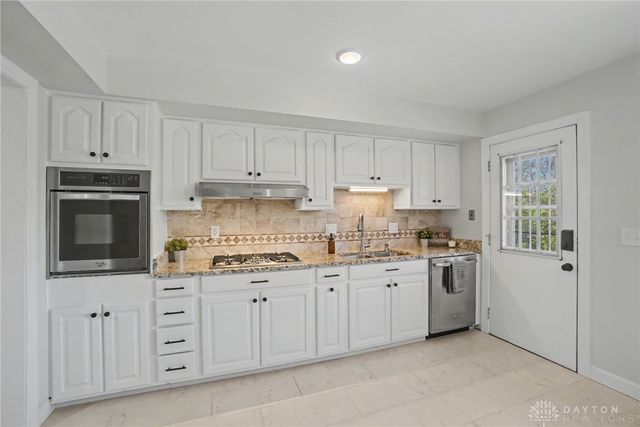 121 Woodfield Place, Centerville, OH 45459