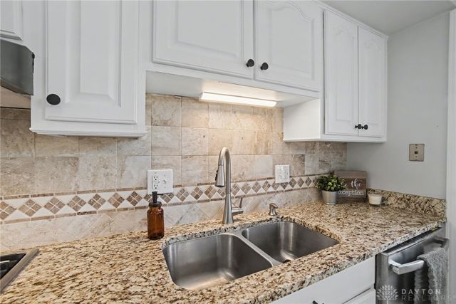 121 Woodfield Place, Centerville, OH 45459