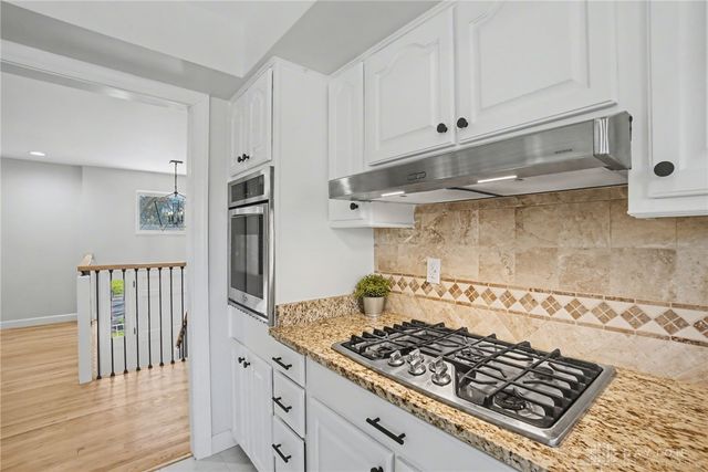 121 Woodfield Place, Centerville, OH 45459