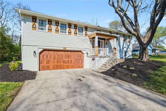 121 Woodfield Place, Centerville, OH 45459