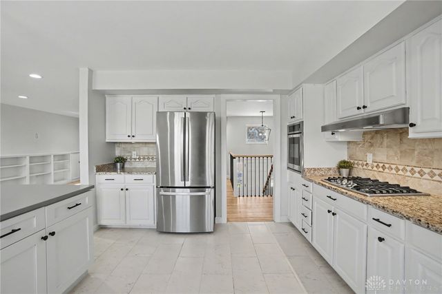 121 Woodfield Place, Centerville, OH 45459