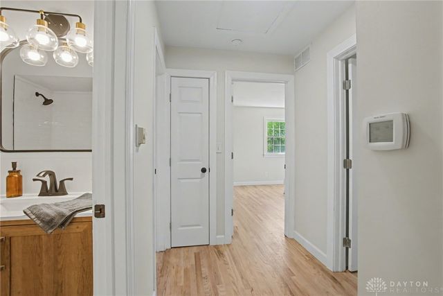 121 Woodfield Place, Centerville, OH 45459