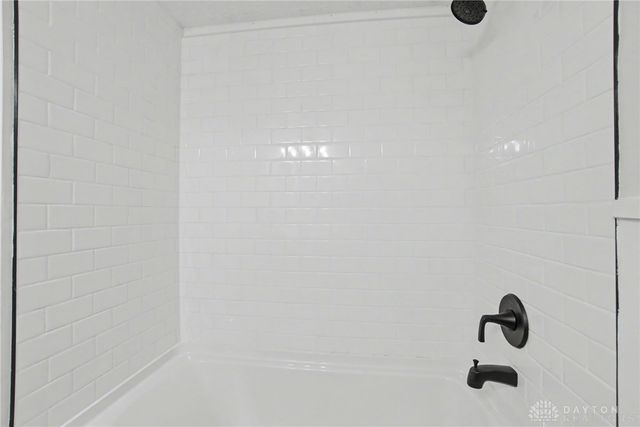 121 Woodfield Place, Centerville, OH 45459