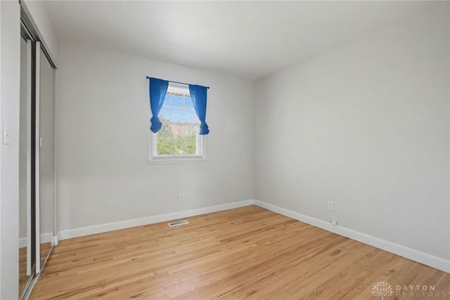 121 Woodfield Place, Centerville, OH 45459