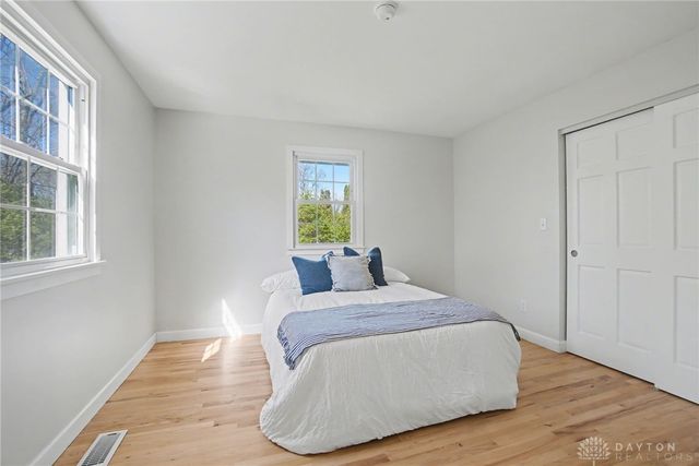 121 Woodfield Place, Centerville, OH 45459