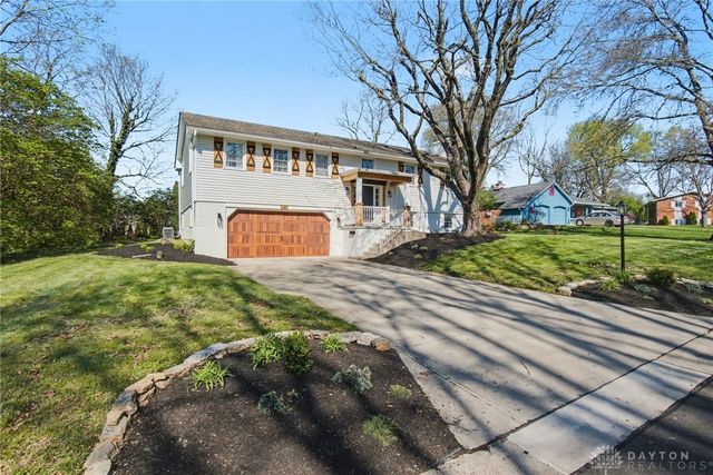 121 Woodfield Place, Centerville, OH 45459