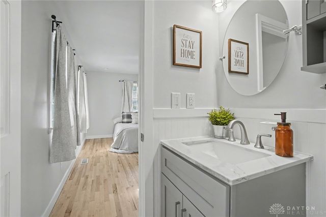 121 Woodfield Place, Centerville, OH 45459