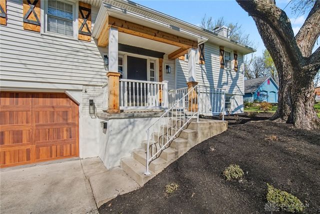 121 Woodfield Place, Centerville, OH 45459