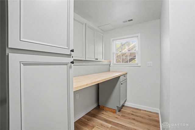 121 Woodfield Place, Centerville, OH 45459