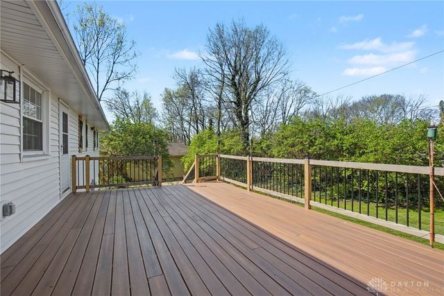 121 Woodfield Place, Centerville, OH 45459