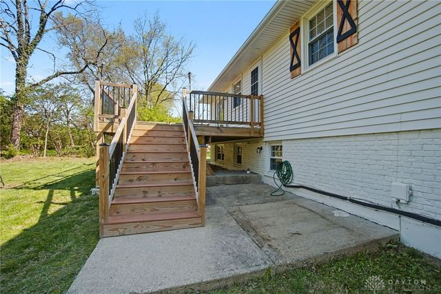 121 Woodfield Place, Centerville, OH 45459