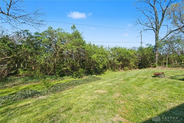 121 Woodfield Place, Centerville, OH 45459