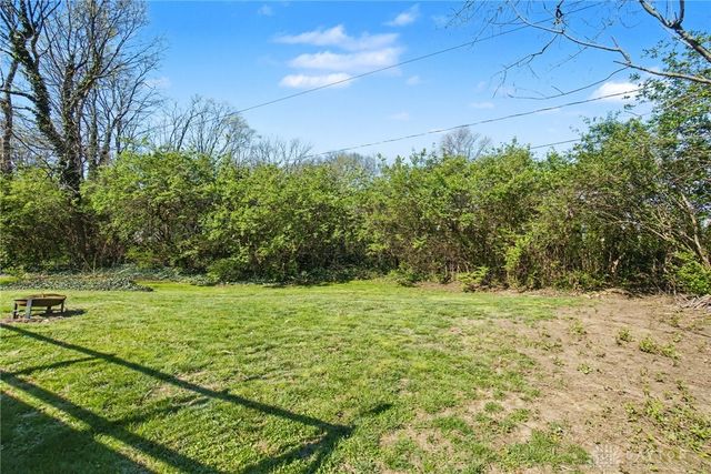 121 Woodfield Place, Centerville, OH 45459