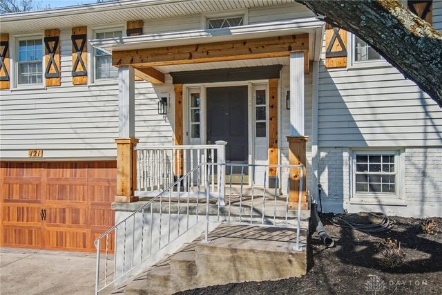 121 Woodfield Place, Centerville, OH 45459