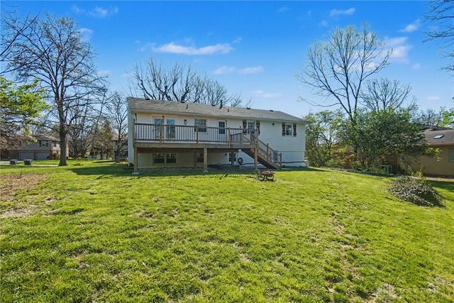 121 Woodfield Place, Centerville, OH 45459