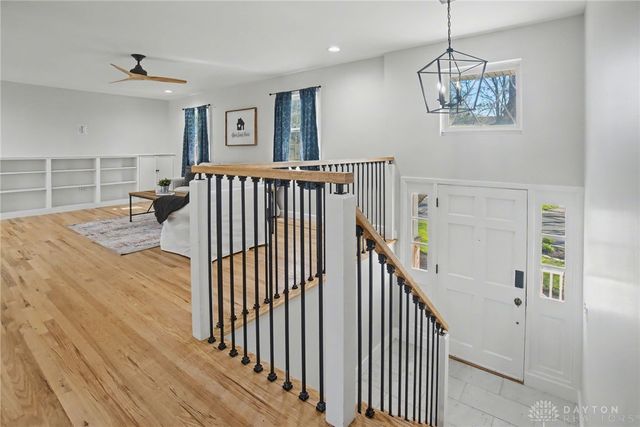 121 Woodfield Place, Centerville, OH 45459