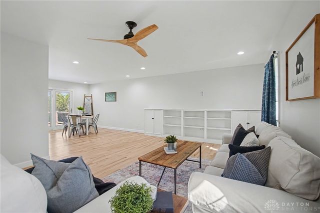 121 Woodfield Place, Centerville, OH 45459