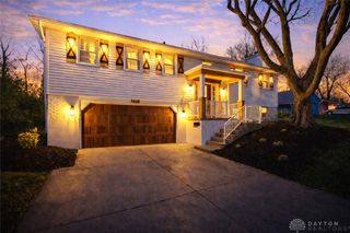 121 Woodfield Place, Centerville, OH 45459