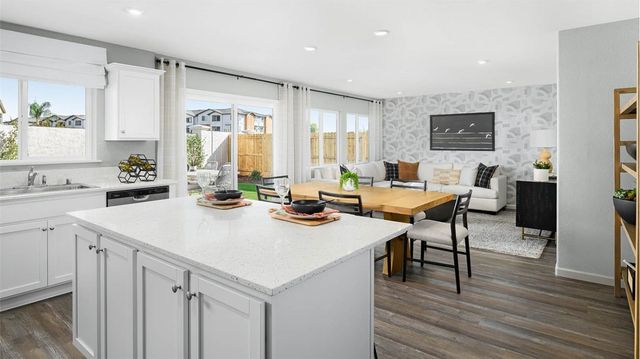 139 Soaring Dr, Lathrop, CA 95330