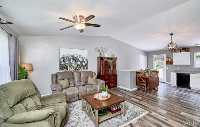 2358 Balboa Circle, Warrenton, MO 63383
