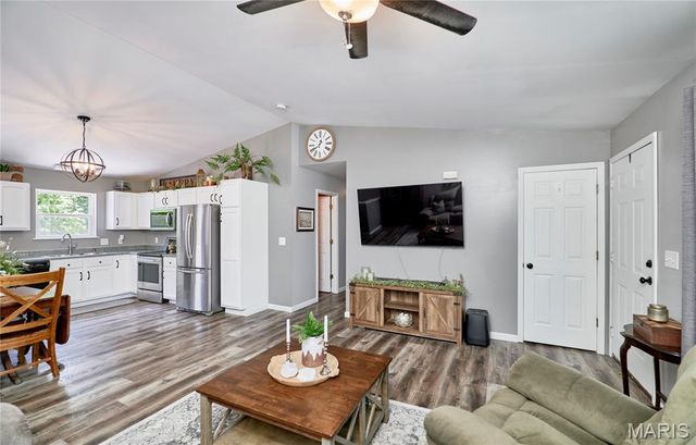 2358 Balboa Circle, Warrenton, MO 63383