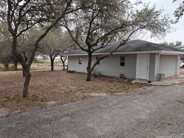 5192 county road 346, Beeville, TX 78102