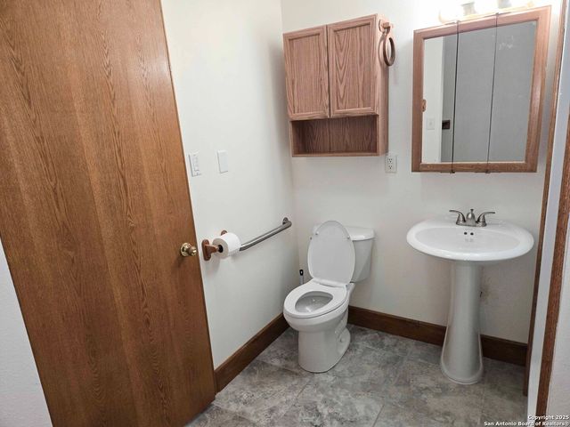 5192 county road 346, Beeville, TX 78102