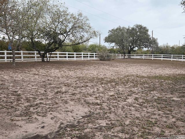 5192 county road 346, Beeville, TX 78102