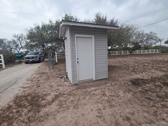 5192 county road 346, Beeville, TX 78102