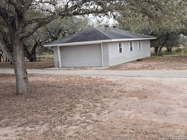 5192 county road 346, Beeville, TX 78102