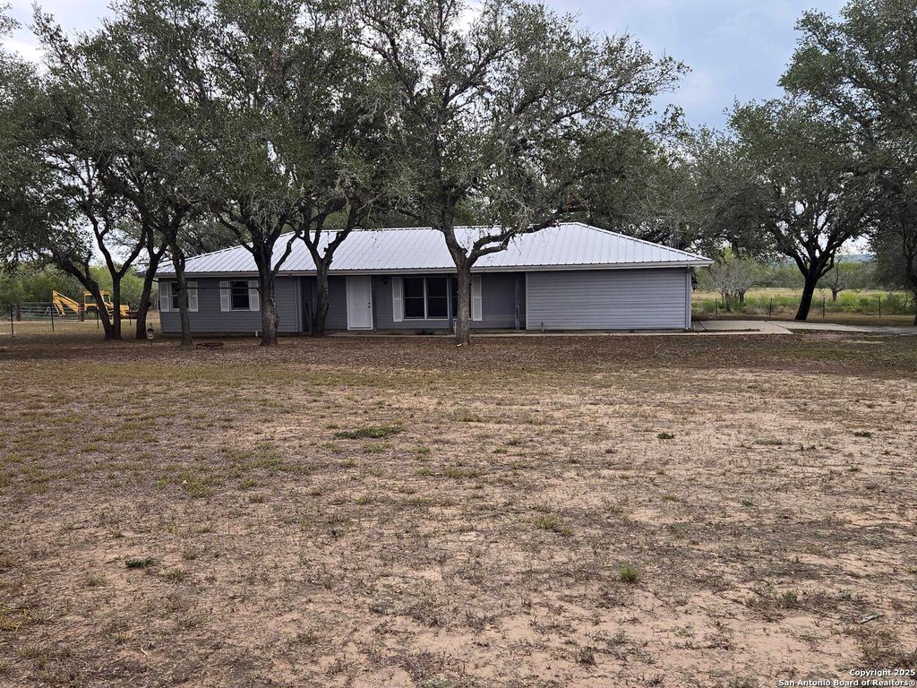5192 county road 346, Beeville, TX 78102