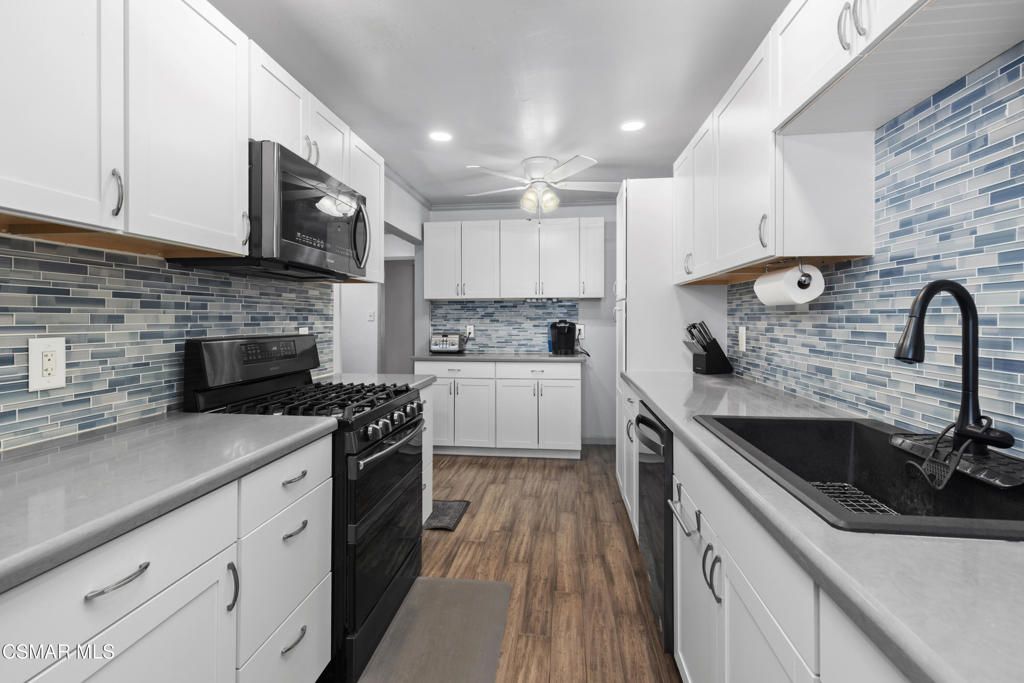 Image 6 of property listing at 15646 Stare Street, North Hills, CA 91343