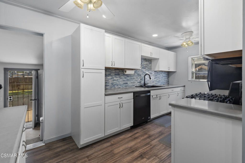 Image 7 of property listing at 15646 Stare Street, North Hills, CA 91343