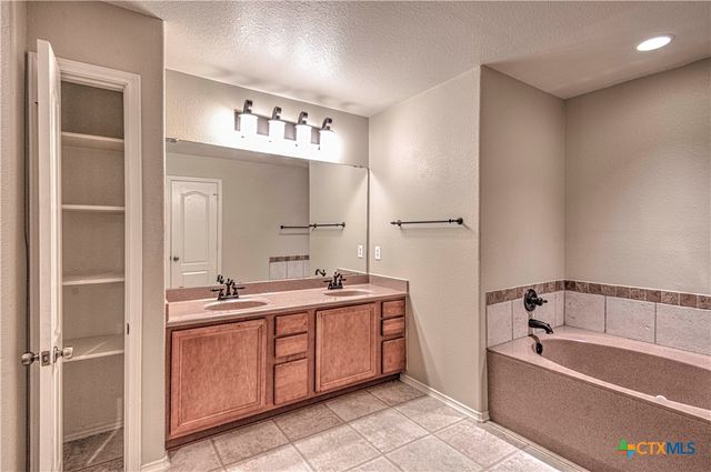 8626 Fallen Leaf Lane, Temple, TX 76502