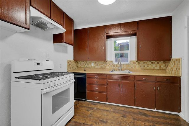1215 J St, Marysville, CA 95901