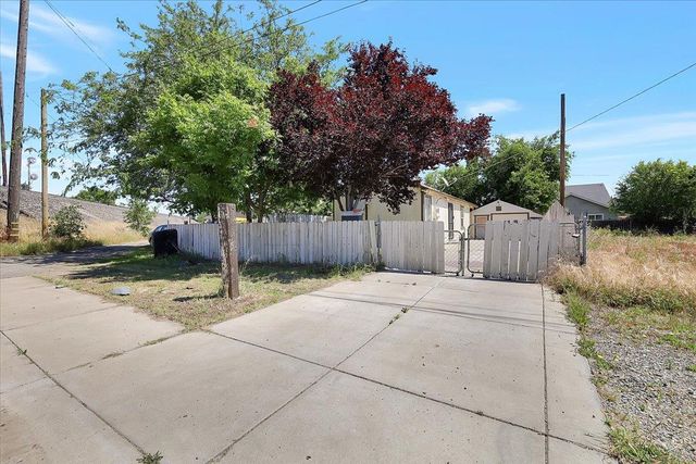 1215 J St, Marysville, CA 95901