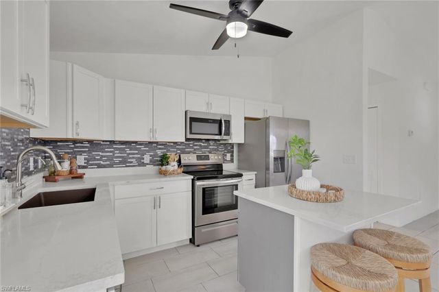 1726 NE 10th LN, Cape Coral, FL 33909