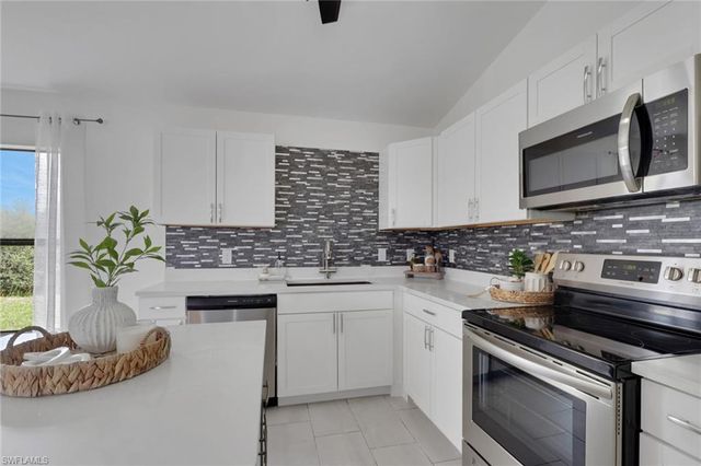 1726 NE 10th LN, Cape Coral, FL 33909