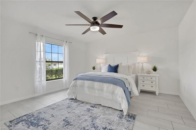 1726 NE 10th LN, Cape Coral, FL 33909