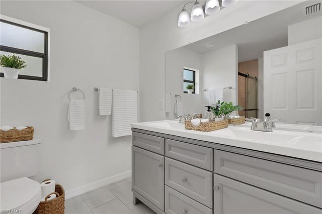 1726 NE 10th LN, Cape Coral, FL 33909