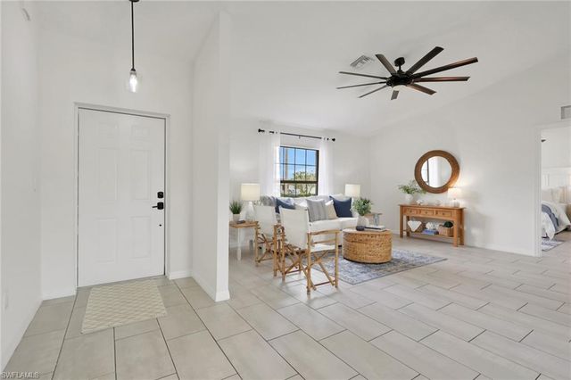 1726 NE 10th LN, Cape Coral, FL 33909