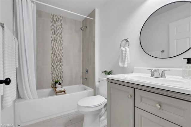 1726 NE 10th LN, Cape Coral, FL 33909