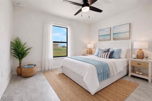 1726 NE 10th LN, Cape Coral, FL 33909