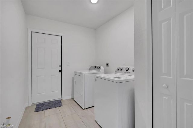 1726 NE 10th LN, Cape Coral, FL 33909